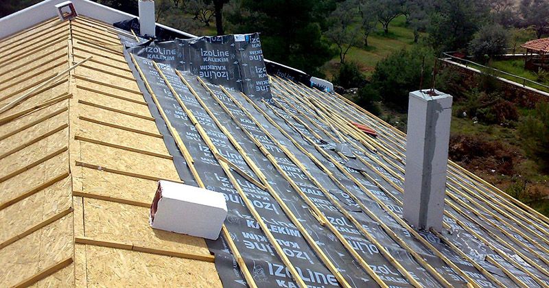 Mithatpaşa EPDM Kauçuk Çatı – OSB üzerine serilmiş nefes alan su yalıtım örtüsü ve çıtalama